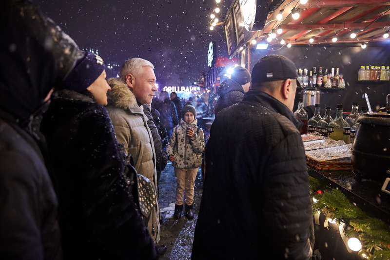 На площі Свободи відкрилася головна ялинка міста