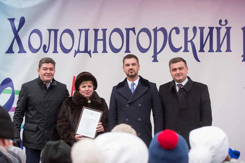 У Холодногірському районі відкрили новорічну ялинку