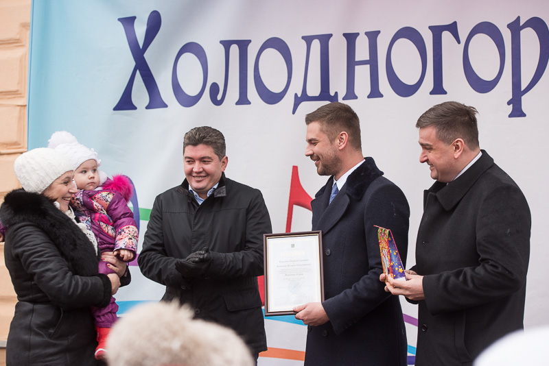У Холодногірському районі відкрили новорічну ялинку