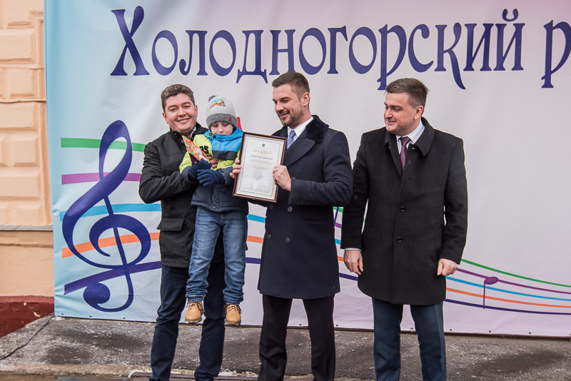 У Холодногірському районі відкрили новорічну ялинку
