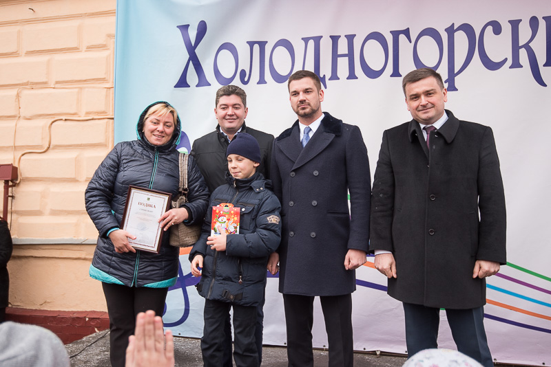 У Холодногірському районі відкрили новорічну ялинку