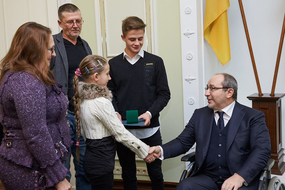 Геннадій Кернес: 67 дітей з багатодітних сімей отримали нову домівку