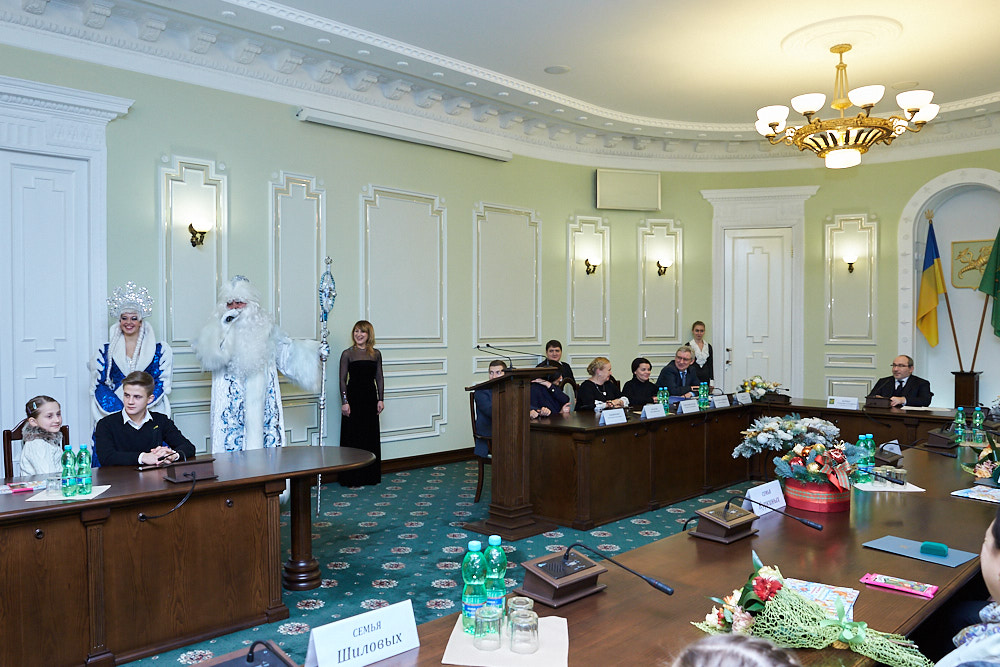 Геннадій Кернес: 67 дітей з багатодітних сімей отримали нову домівку