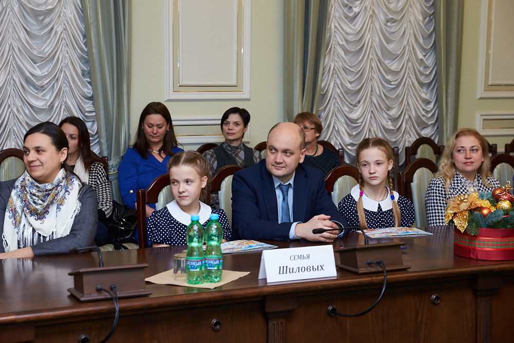 Геннадій Кернес: 67 дітей з багатодітних сімей отримали нову домівку