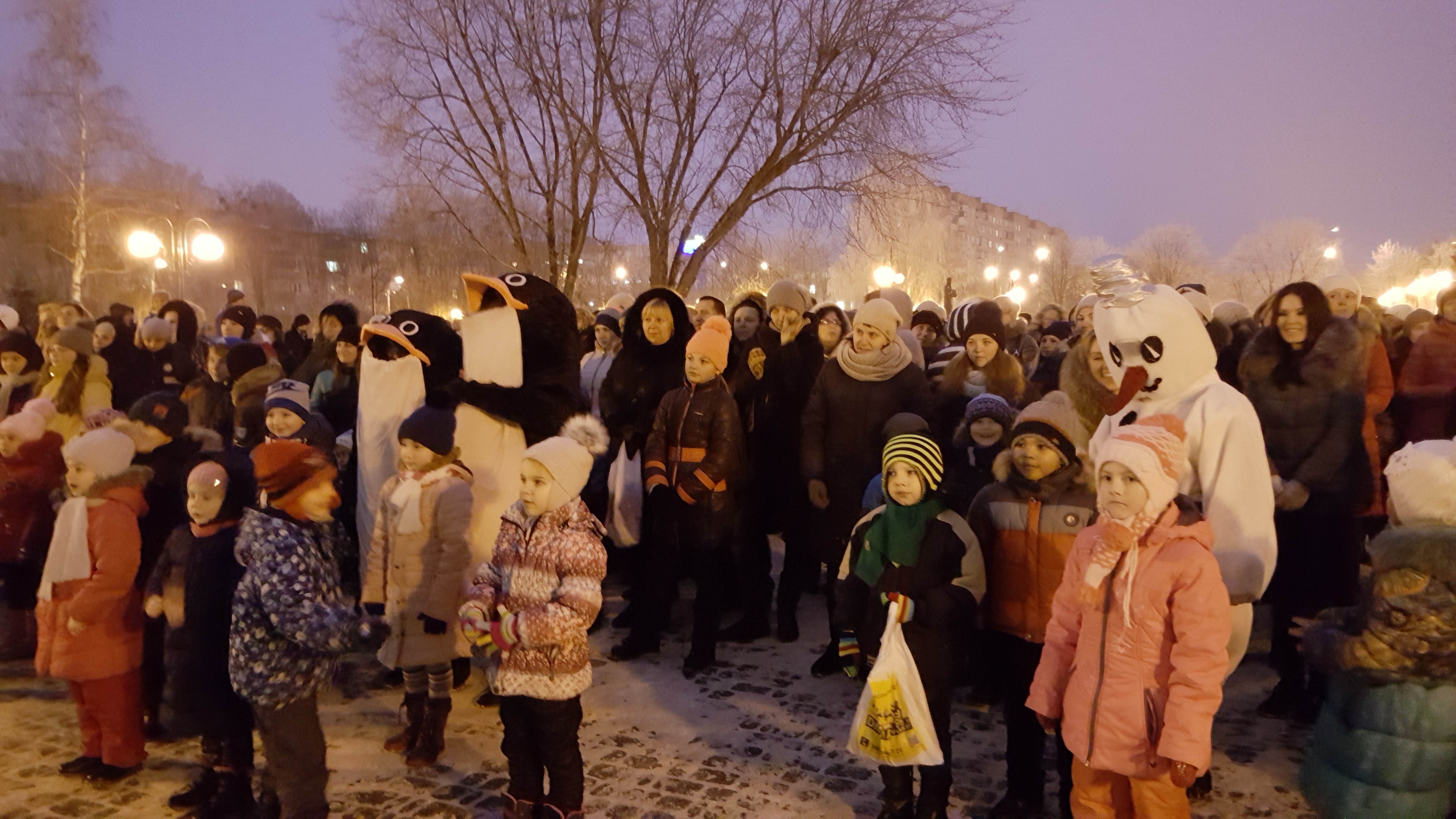 У районах міста дітей-пільговиків вітають із Новим роком