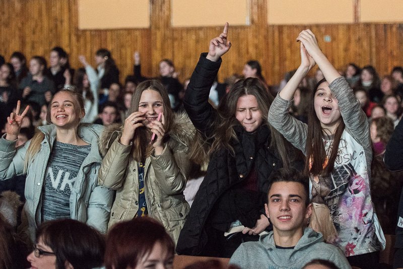 Для школярів Холодногірського району пройшов концерт студентських колективів