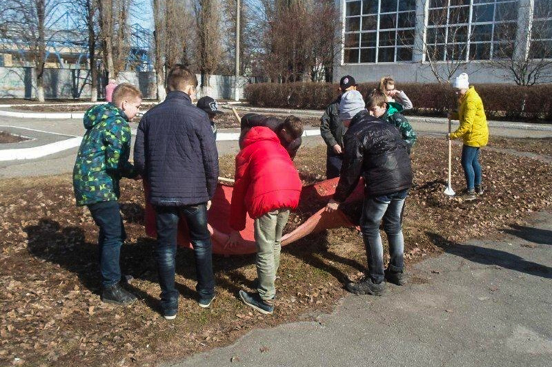 У Слобідському районі пройшло прибирання територій