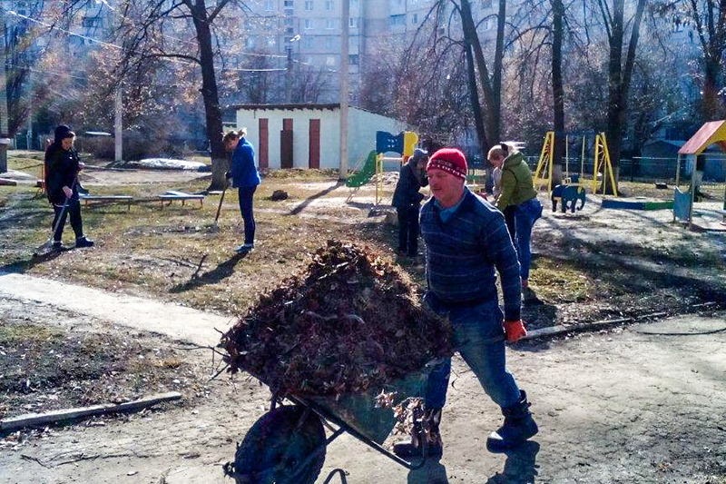 У Слобідському районі пройшло прибирання територій