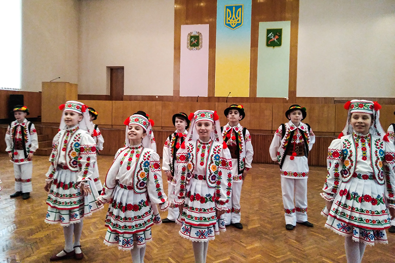 У районах міста вітають працівників житлово-комунального господарства і побутового обслуговування (доповнено)