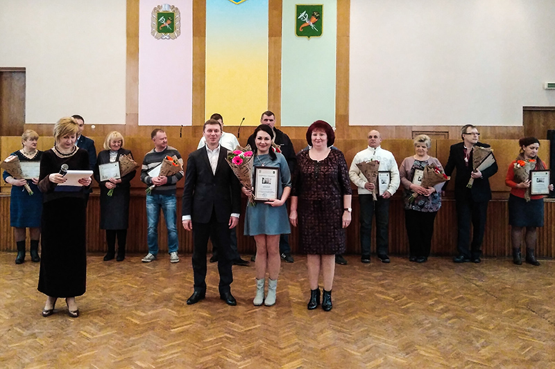 У районах міста вітають працівників житлово-комунального господарства і побутового обслуговування (доповнено)