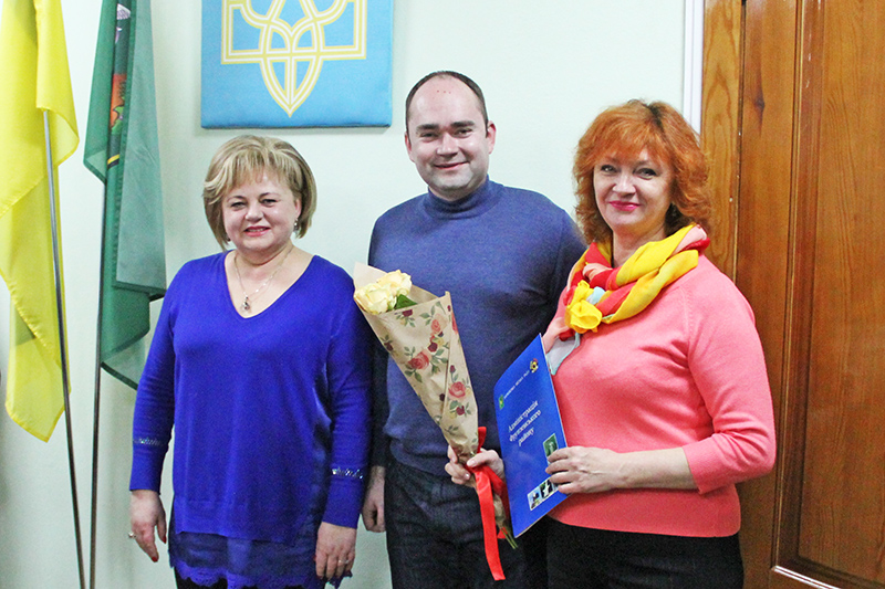 У районах міста вітають працівників житлово-комунального господарства і побутового обслуговування (доповнено)