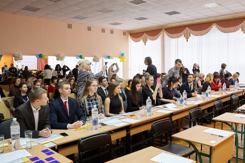 У Харкові визначають кращих учнів року