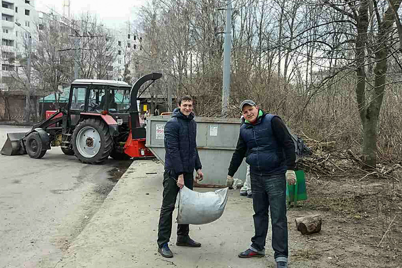 У районах міста - весняний благоустрій території