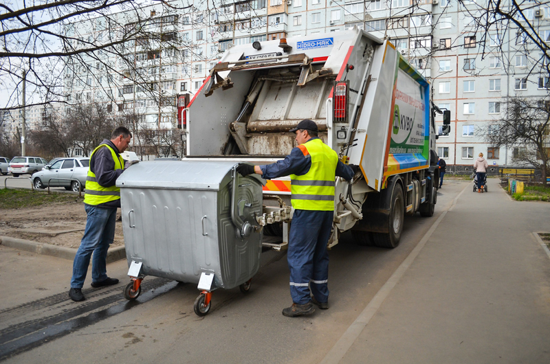У Харкові продовжують оновлювати сміттєві контейнери
