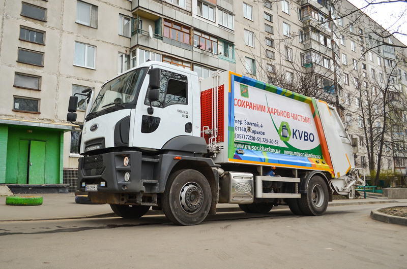 У Харкові продовжують оновлювати сміттєві контейнери