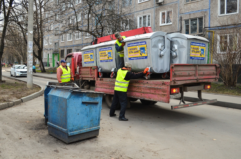 У Харкові продовжують оновлювати сміттєві контейнери