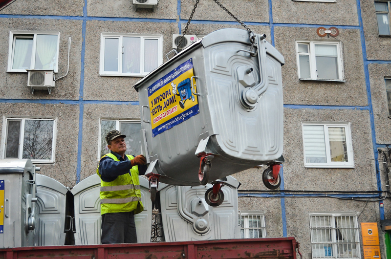 У Харкові продовжують оновлювати сміттєві контейнери