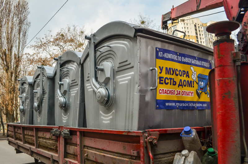 У Харкові продовжують оновлювати сміттєві контейнери