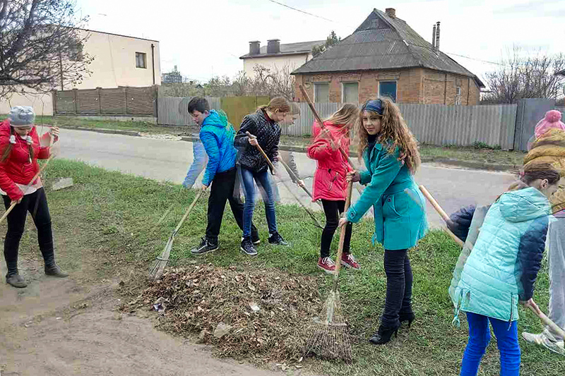 У районах міста пройшли масові суботники (доповнено)