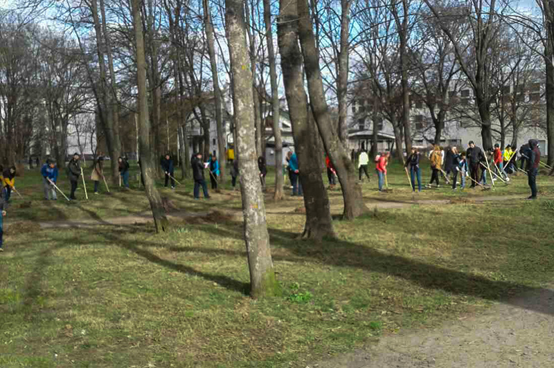 У районах міста пройшли масові суботники (доповнено)