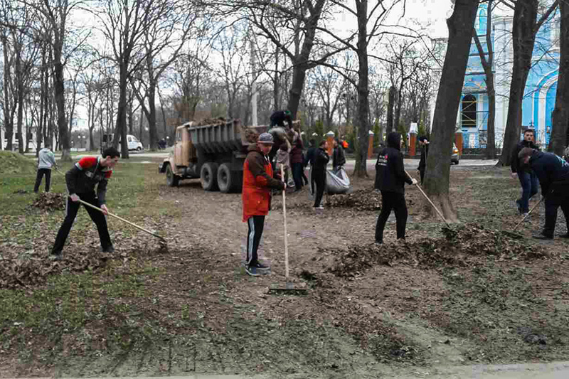 У районах міста пройшли масові суботники (доповнено)