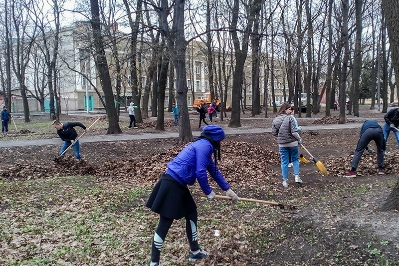 У районах міста пройшли масові суботники (доповнено)