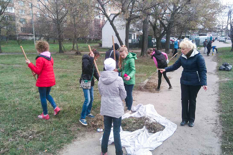 У районах міста пройшли масові суботники (доповнено)