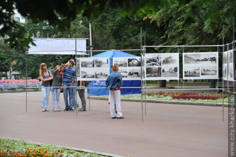 У саду Шевченка відкрилася унікальна фотовиставка