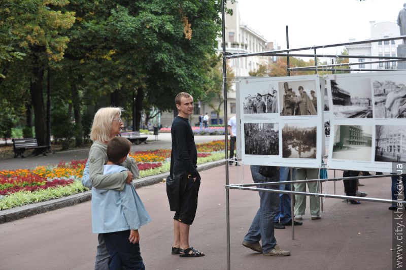 У саду Шевченка відкрилася унікальна фотовиставка