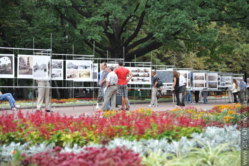 У саду Шевченка відкрилася унікальна фотовиставка