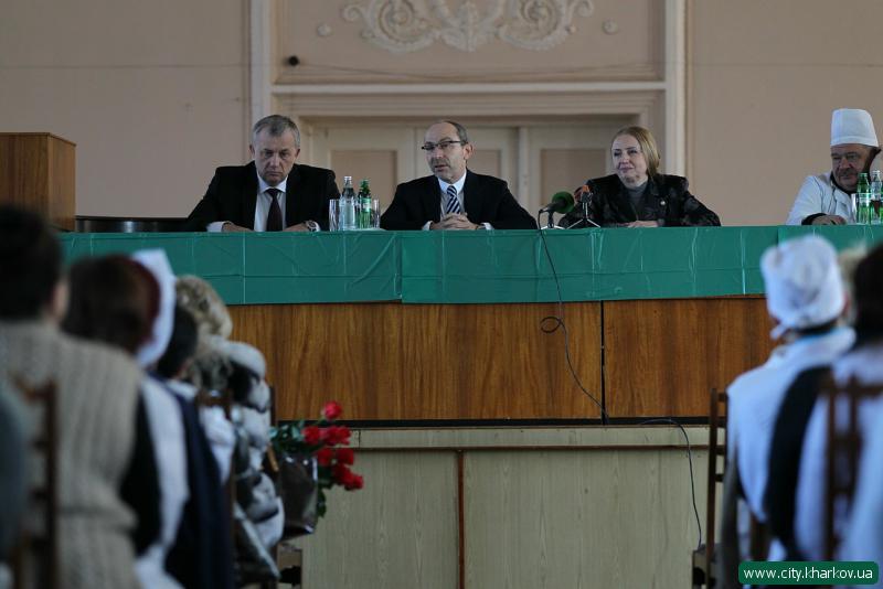 Геннадій Кернес представив колективу лікарні № 2 нового головного лікаря