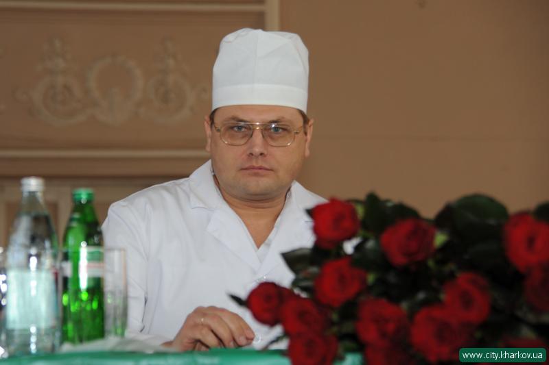 Геннадій Кернес представив колективу лікарні № 2 нового головного лікаря