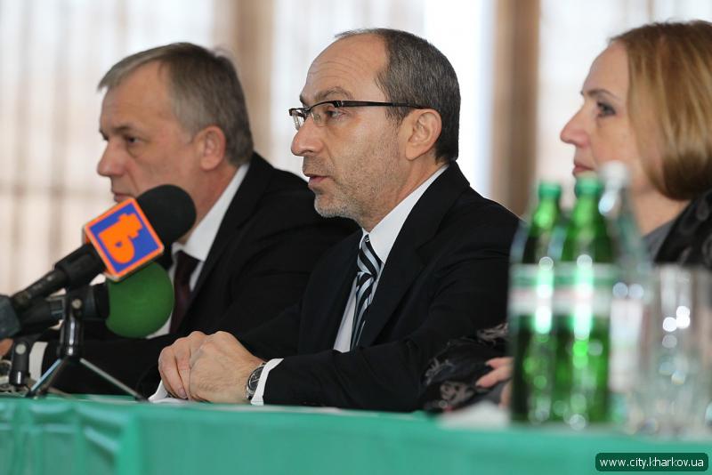 Геннадій Кернес представив колективу лікарні № 2 нового головного лікаря