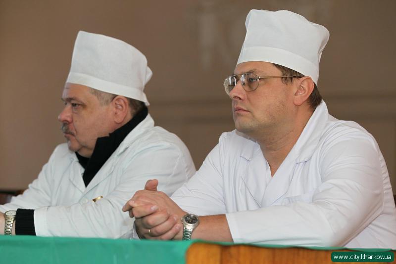 Геннадій Кернес представив колективу лікарні № 2 нового головного лікаря