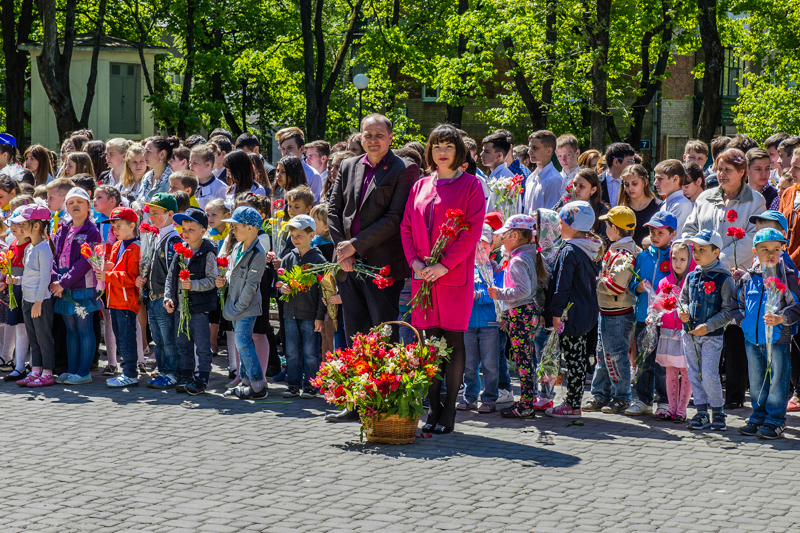 У сквері Кандаурова поклали квіти до пам'ятника воїнам-визволителям
