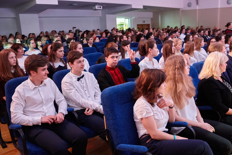 У Шевченківському районі нагородили талановитих дітей
