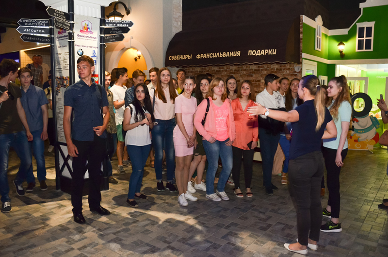 Для обдарованих харківських школярів організували «Подорож в країну професій і розваг»