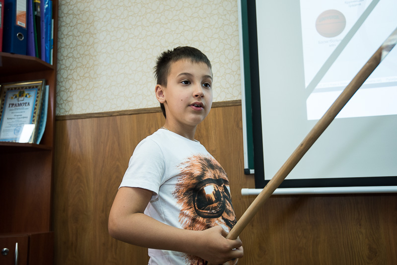 Семирічний Лев Бондаренко прочитав лекцію старшокласникам