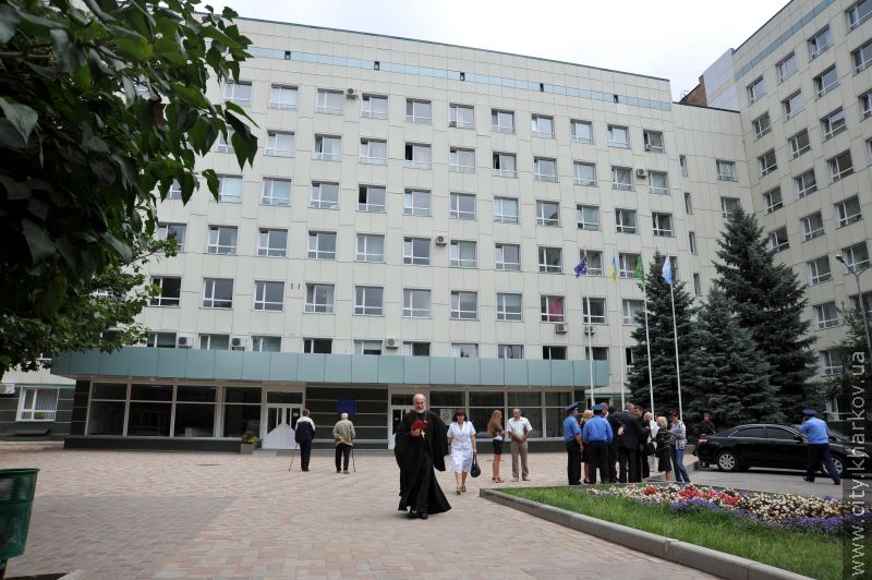 Геннадій Кернес відвідав у лікарні обгорілого запорізького хлопчика