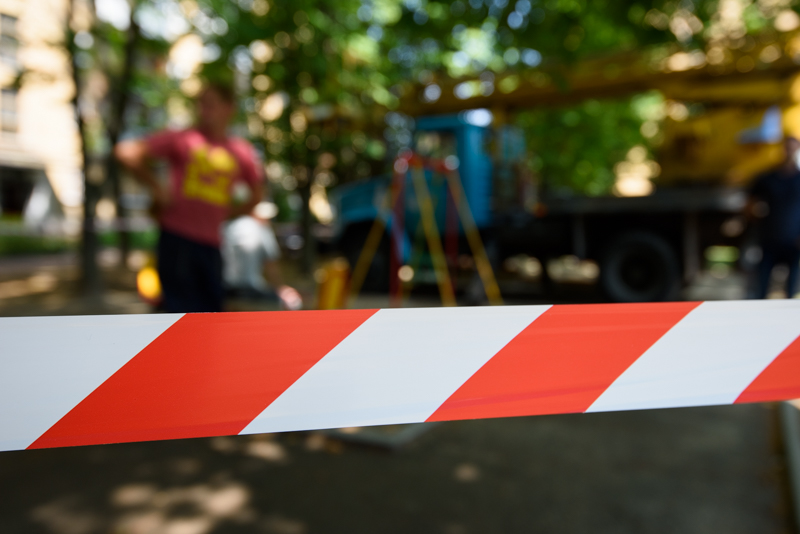 У Шевченківському районі проводять санітарну обрізку дерев