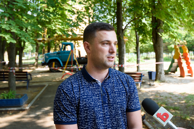 У Шевченківському районі проводять санітарну обрізку дерев