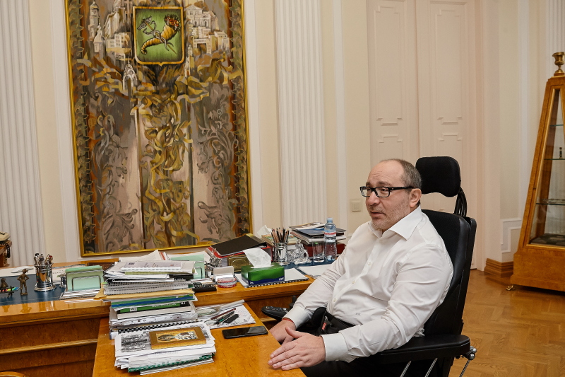 Геннадій Кернес прийняв у міськраді харківських випускників