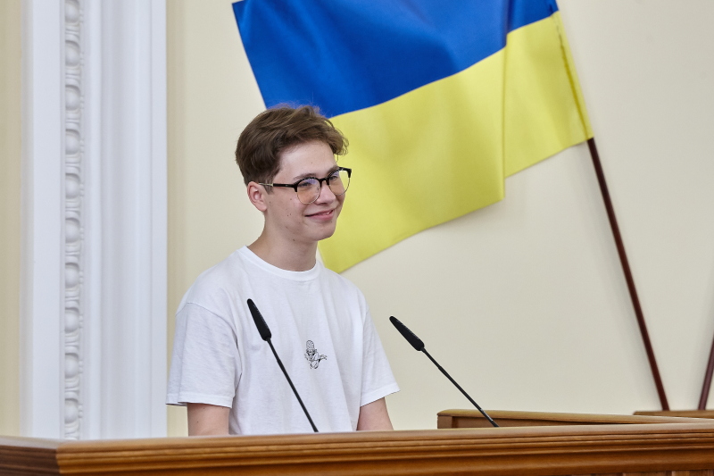 Геннадій Кернес прийняв у міськраді харківських випускників