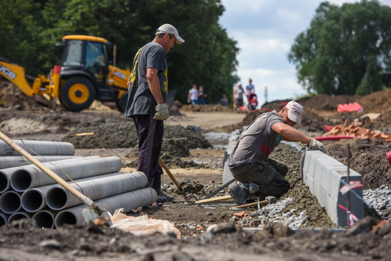 Ігор Терехов і Юлія Світлична проінспектували будівництво Регіонального центру адмінпослуг