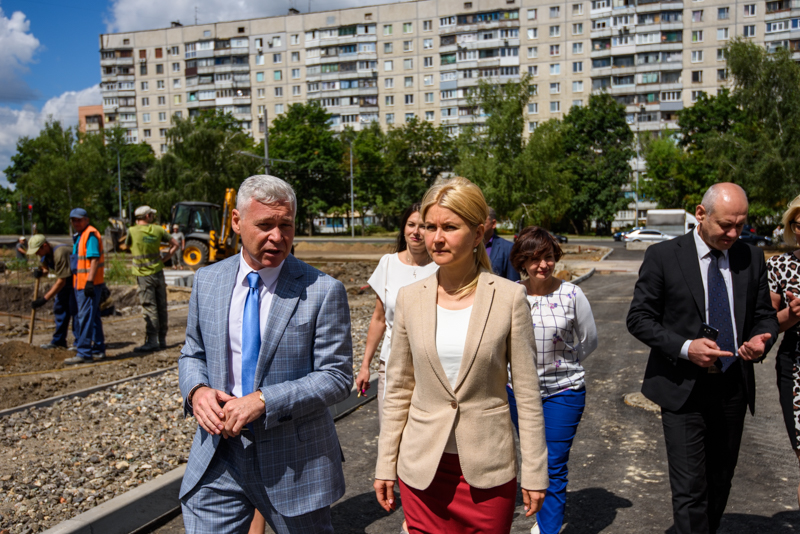 Ігор Терехов і Юлія Світлична проінспектували будівництво Регіонального центру адмінпослуг