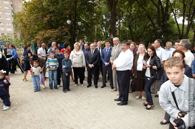 На бульварі Юр'єва відкрили оновлений сквер