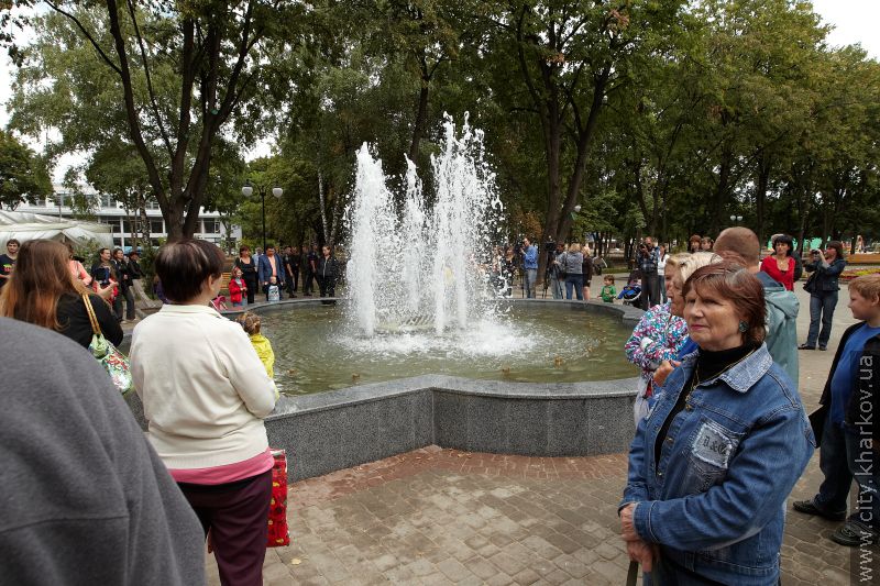 На бульварі Юр'єва відкрили оновлений сквер