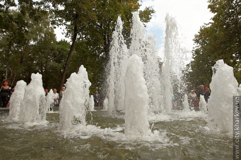 На бульварі Юр'єва відкрили оновлений сквер