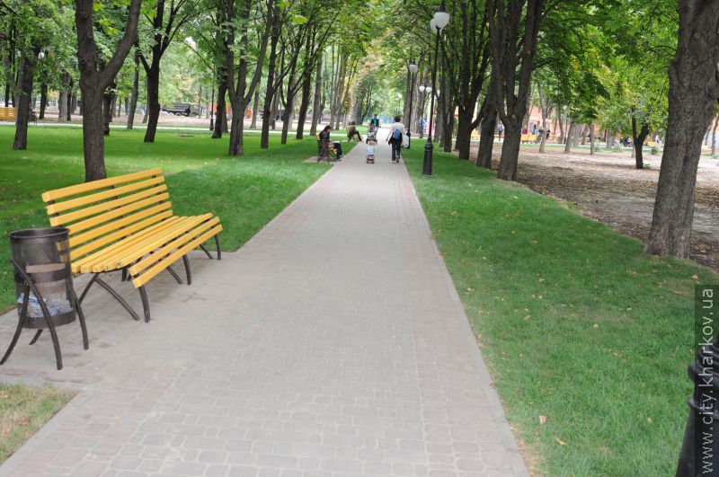 На бульварі Юр'єва відкрили оновлений сквер