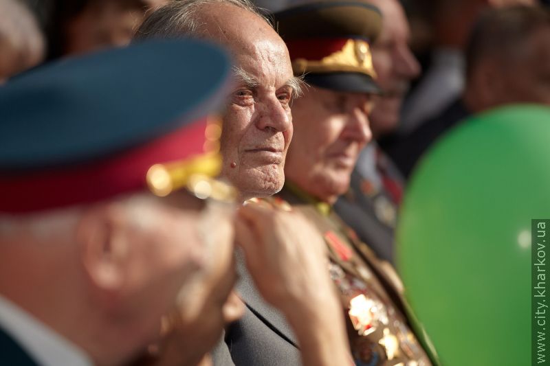 У саду Шевченка відкрилися дві фотовиставки